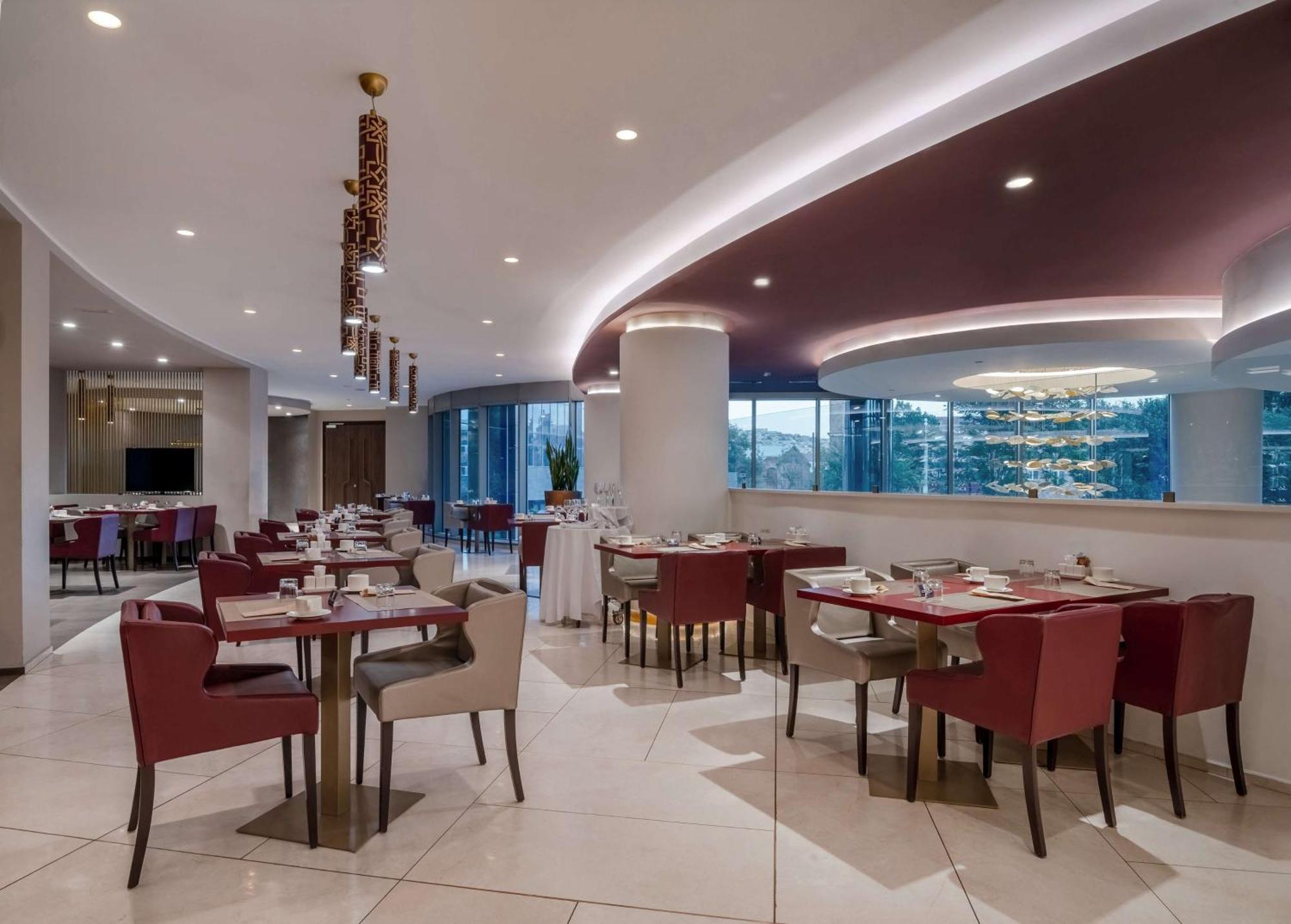 Doubletree By Hilton Yerevan City Centre Kültér fotó