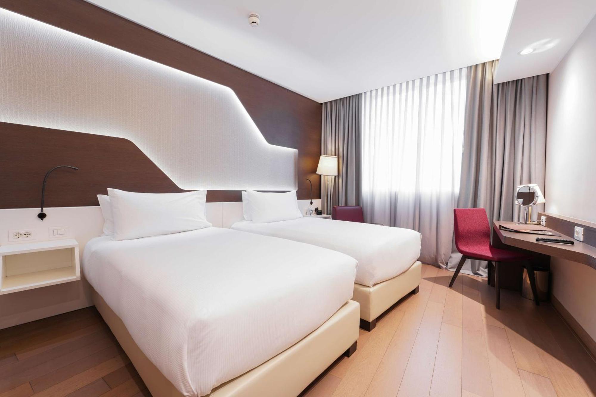 Doubletree By Hilton Yerevan City Centre Kültér fotó