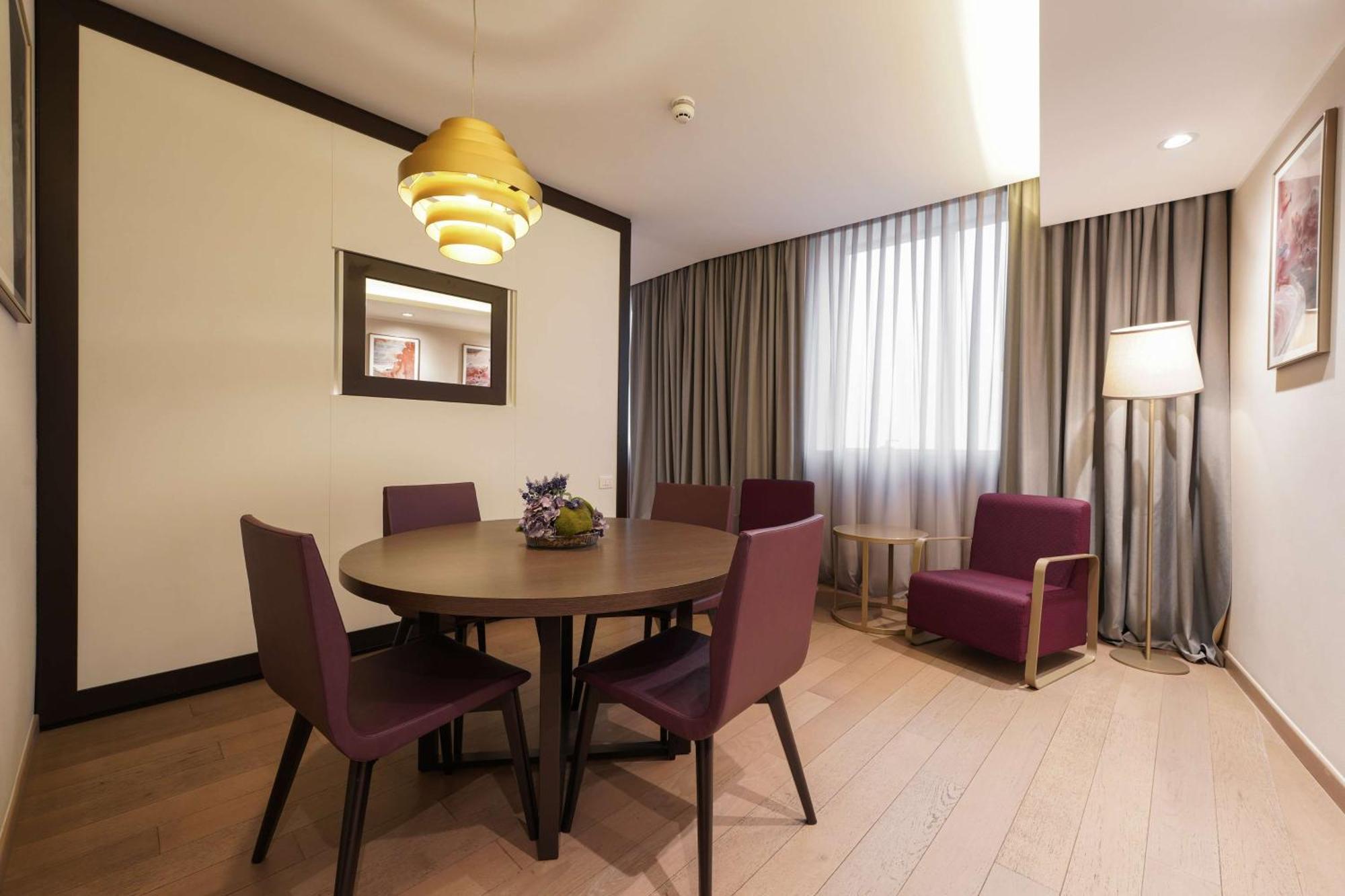 Doubletree By Hilton Yerevan City Centre Kültér fotó